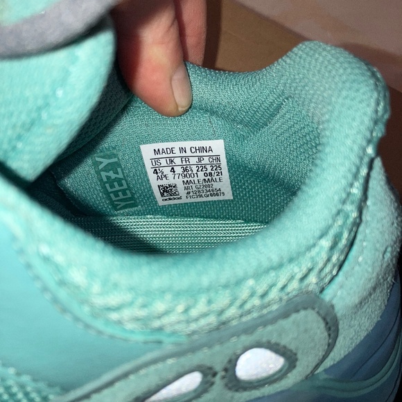 Adidas Yeezy Boost 700 Faded Azure - Picture 5 of 8